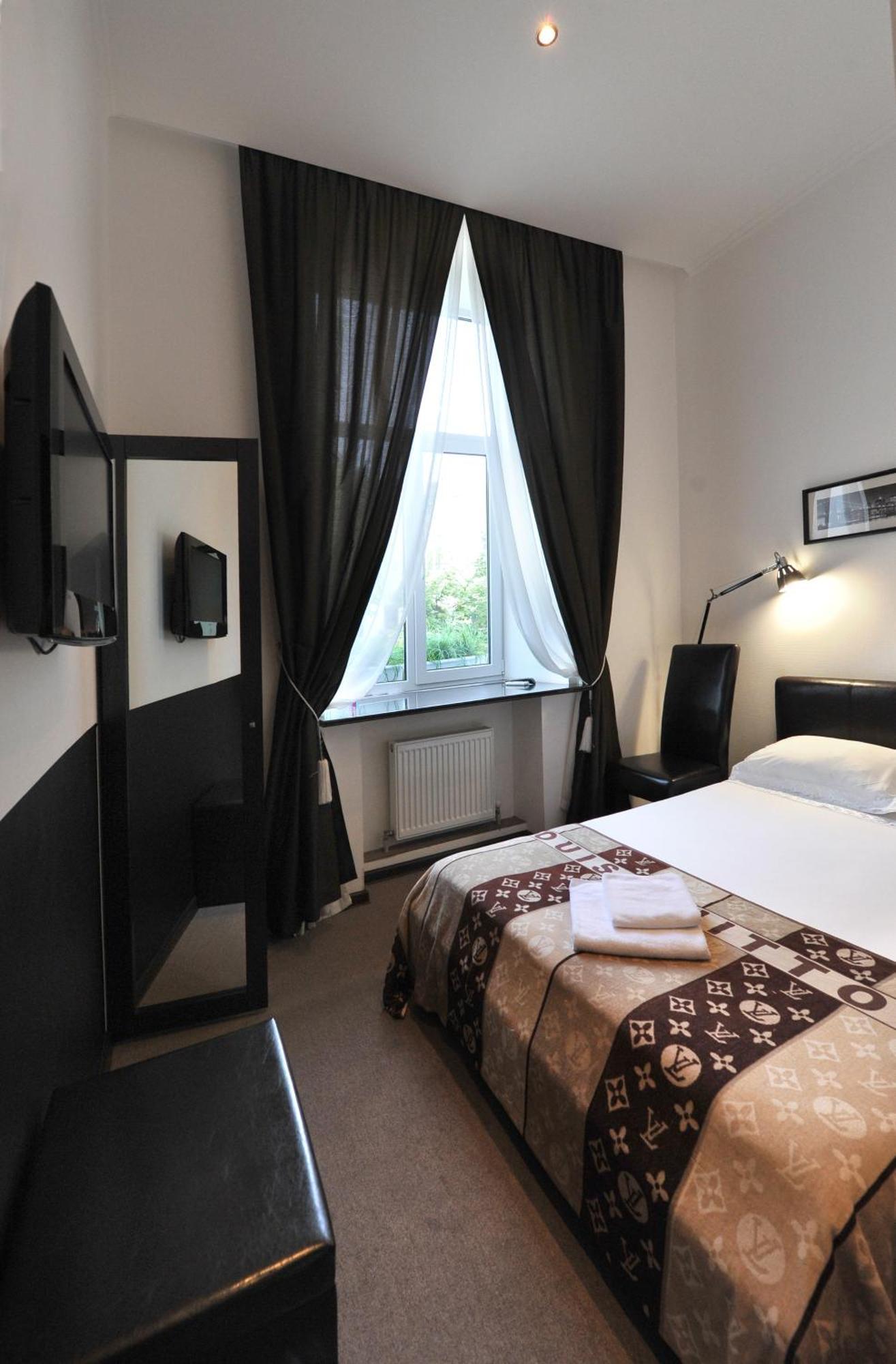 Hotel Reno On Deribasovskaya Odessa Extérieur photo